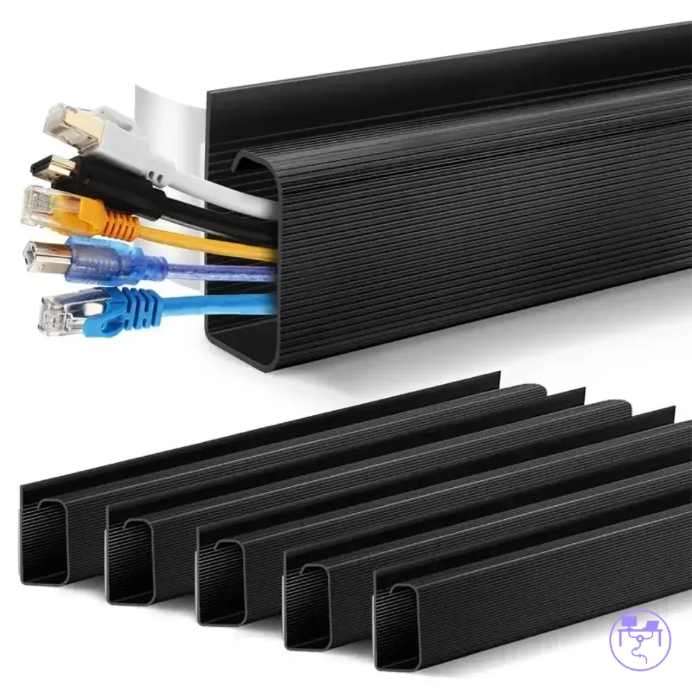 PVC-Kabelkanal unter dem Schreibtisch zum Verstecken und Führen von Schreibtischkabeln